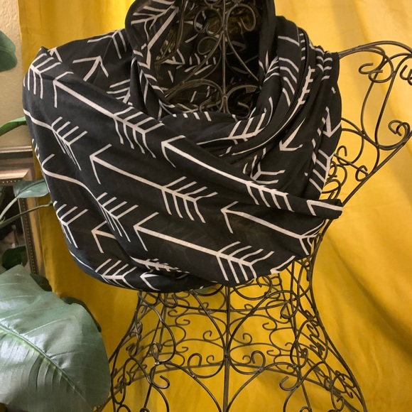 Artisan tailored Infinity scarf - Picture 3 of 8